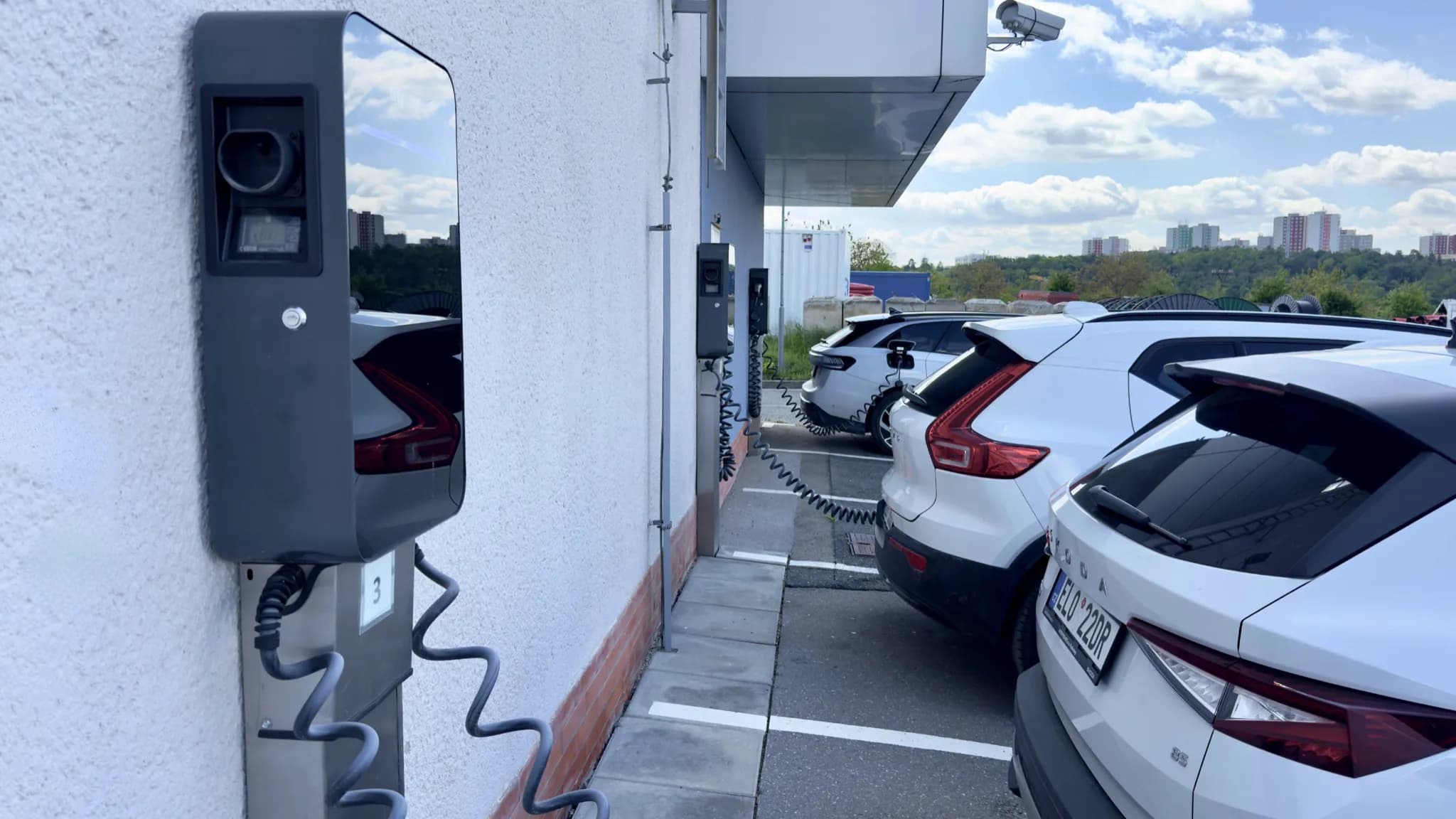 Postupná elektrifikace poboček společnosti OMEXOM pomocí dobíjecích stanic MyBox